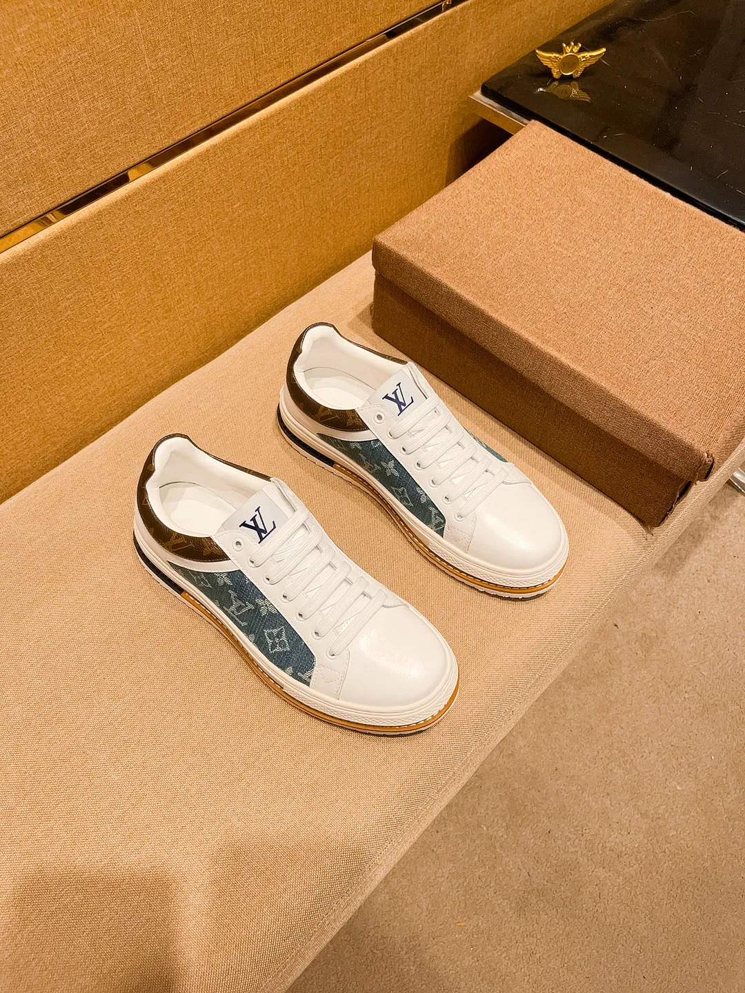 🚘🚘Factory batch 420💰[LV]🔥Louis Vuitton, a high-end men's shoe brand, official website 1:1 latest masterpiece: the upper is made of first-layer cowhide imported from Italy with a comfortable and breathable lining➕original non-slip and wear-resistant outsole🔥, making walking more convenient and comfortable! An exclusive new model, a stunning work, a beautiful 1:1 replica [color] compared to the official quality! Create a fashionable personality to set off your uniqueness! A must-have for trendy men! Classic🔥Size: 38-44 Color: Lee🔥 1⃣️color available🔥.